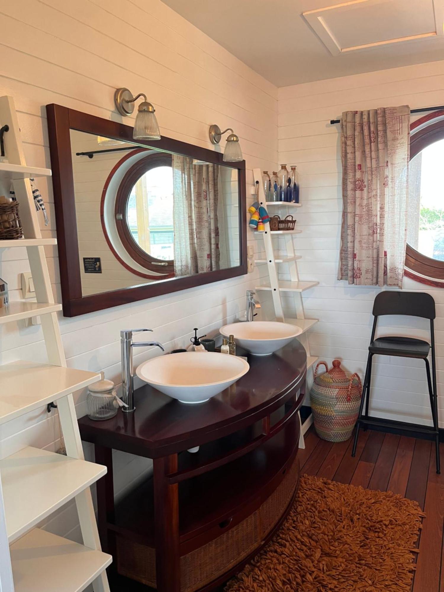 La Maison Bateau Au Bord De Mer Guisseny Exterior photo